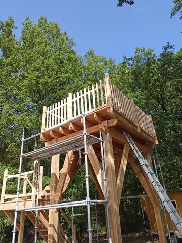 Création d’une rambarde de cabane : un nouvel exemple du savoir-faire bois de DE JABRUN & FILS près de Bergerac