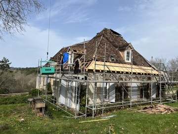 Travaux de couverture à Bergerac : tuiles changées, toiture protégée – DE JABRUN & FILS