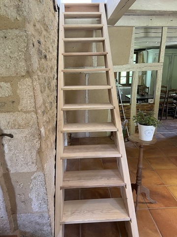 Escalier en chêne massif sur mesure – Réalisation DE JABRUN & FILS