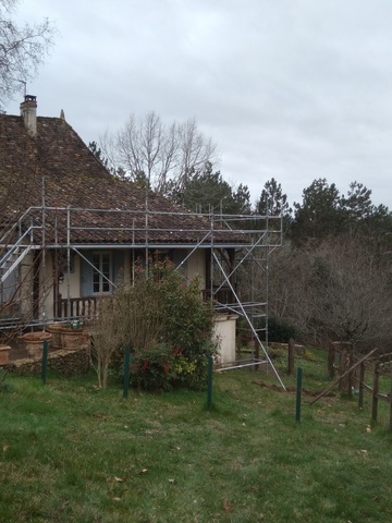 Travaux de couverture à Bergerac : tuiles changées, toiture protégée – DE JABRUN & FILS 
